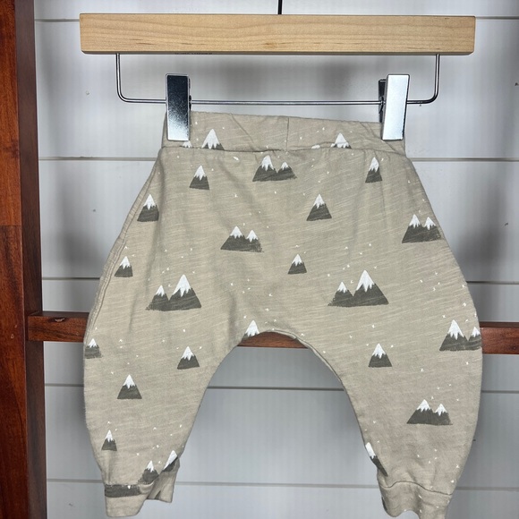 Rylee + Cru, NWOT, never worn. Snowy Mountain Print Baby set - Picture 7 of 10